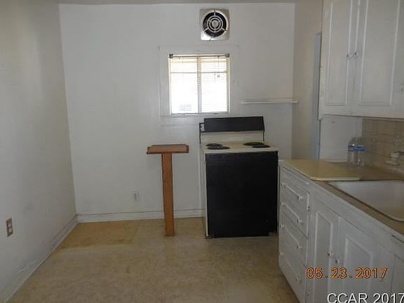 2nd image of 271 E Daphne St