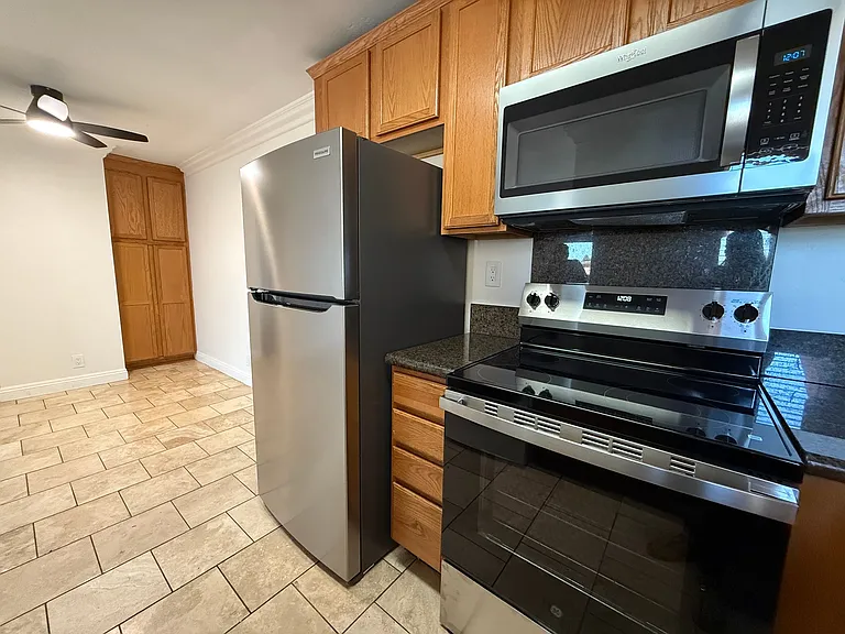 1475 Oakdale Ave — Photo 5