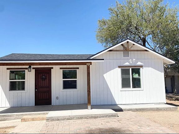 2nd image of 306 S Main Dr