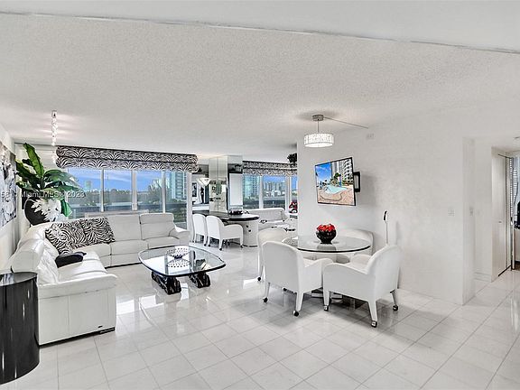 4th image of 19101 Mystic Pointe Dr APT 807