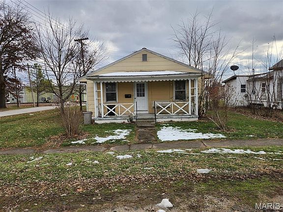 2nd image of 135 1st St