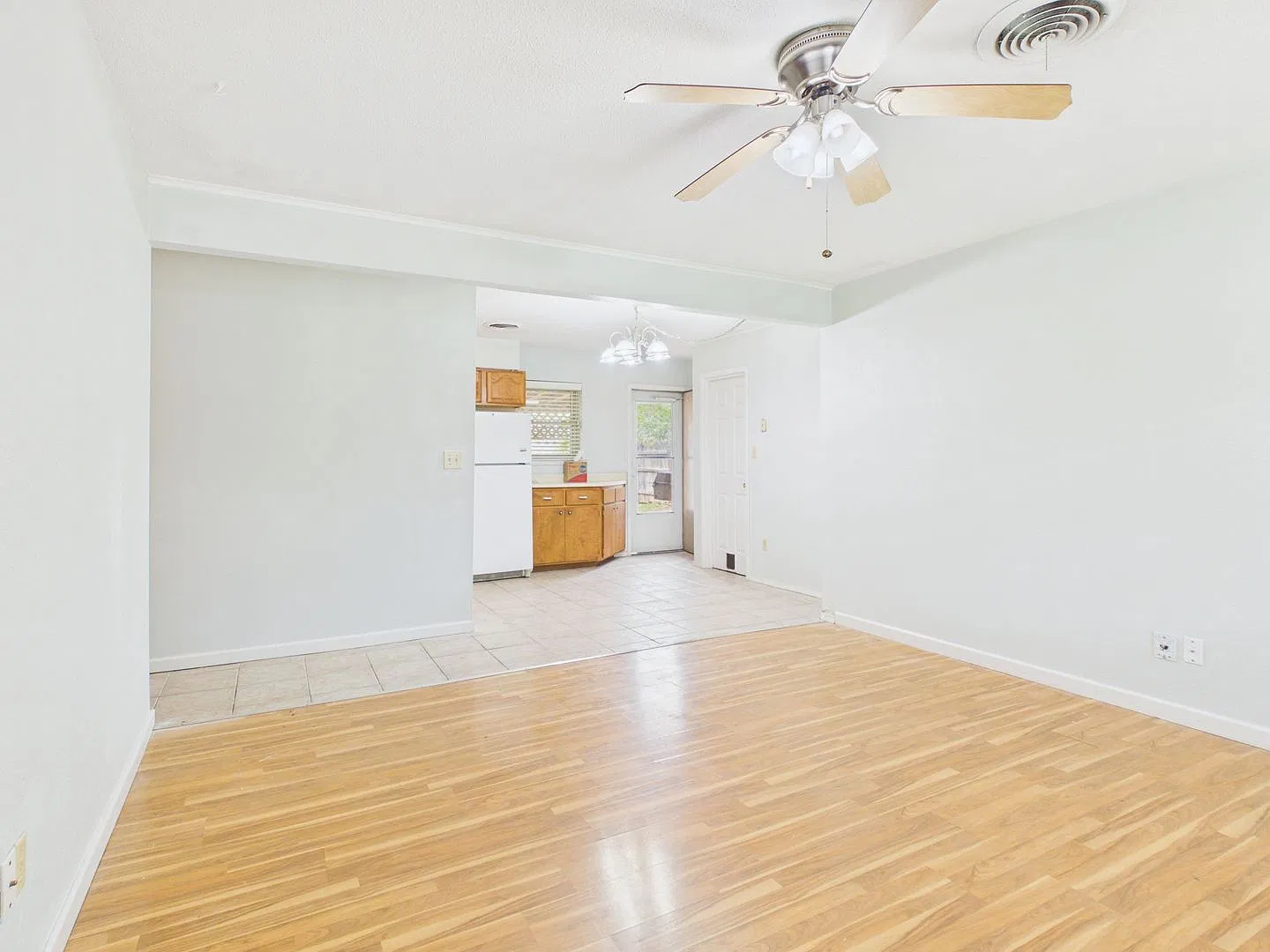 3 Bedroom 2 Bathroom Rental in Western Plateau with Shop — Photo 3
