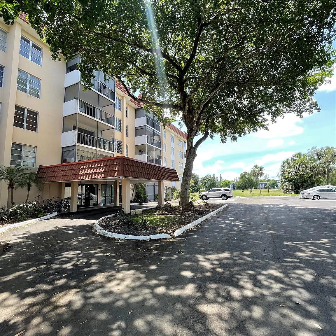2 bed, 2.0 bath, 1016 sqft, $1,850 — Photo 2