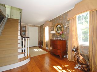 2 Dogwood Rd, Great Neck, NY 11024