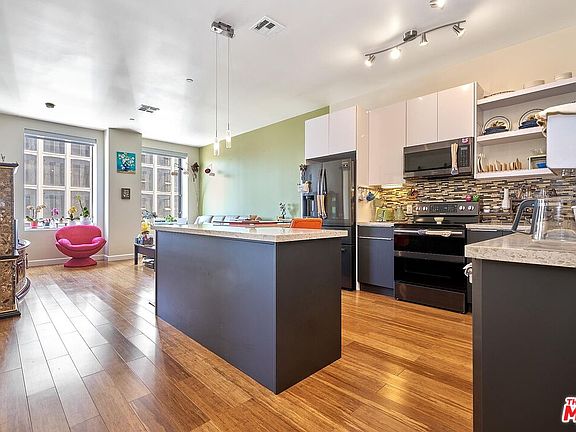 2nd image of 3810 Wilshire Blvd APT 801