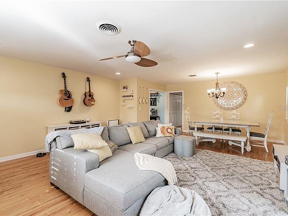 4th image of 57 Albemarle Ave