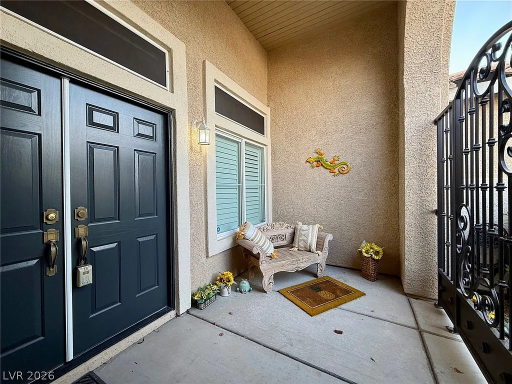 3 bed, 2.0 bath, 2225 sqft, $2,825 — Photo 2