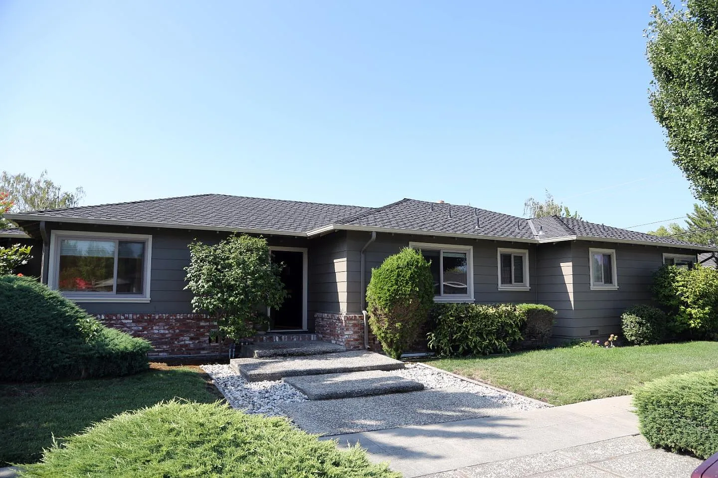 1180 Avalon Dr photo 1
