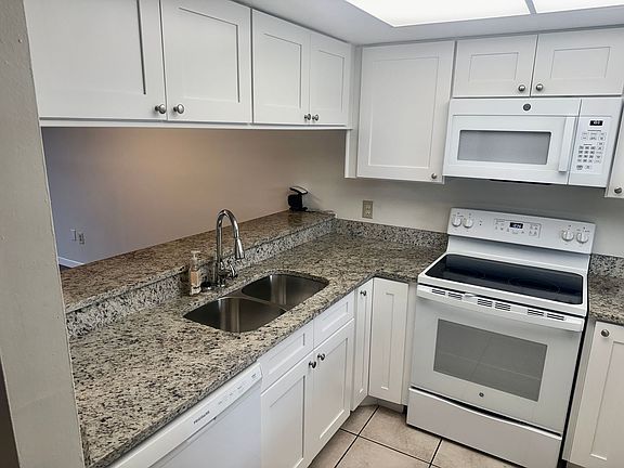 3rd image of 402 Big Cedar Way