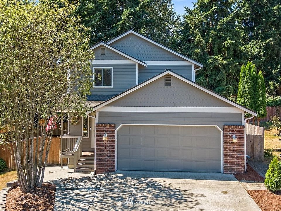 Well maintained home in quiet neighborhood in Silverdale. 