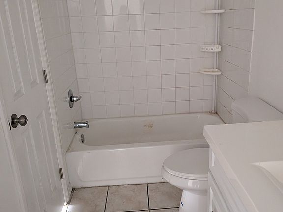 5th image of 7864 Niagara Ave
