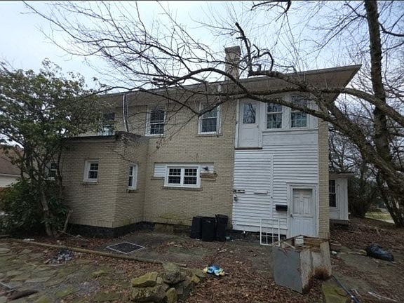 2nd image of 219 Liberty St