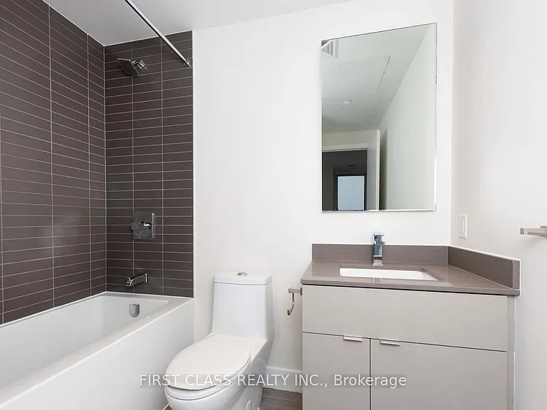 7 Grenville St #5305 — Photo 8