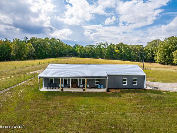 3rd image of 210 Hebron Rd