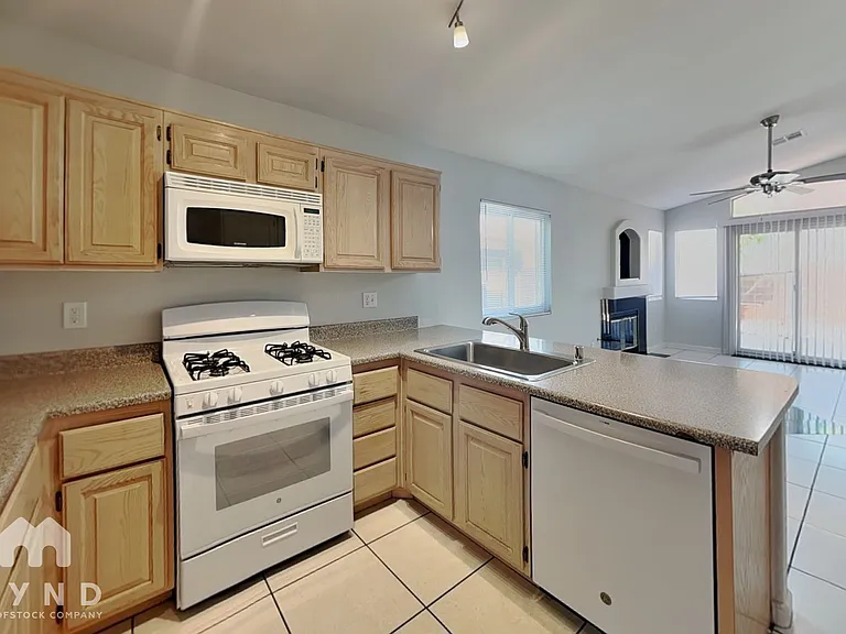 6602 Elk Creek Ln — Photo 4