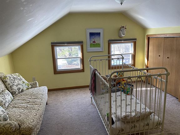 5th image of 63 Eric Ln