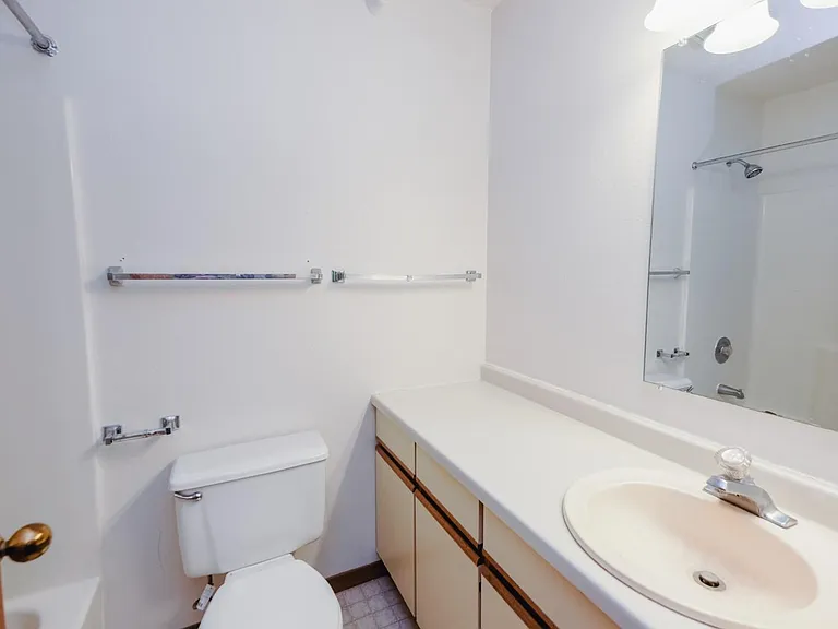 Parkside Apartments — Photo 14