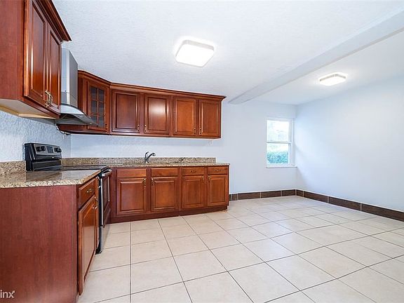 4th image of 202 E Pierce Ave