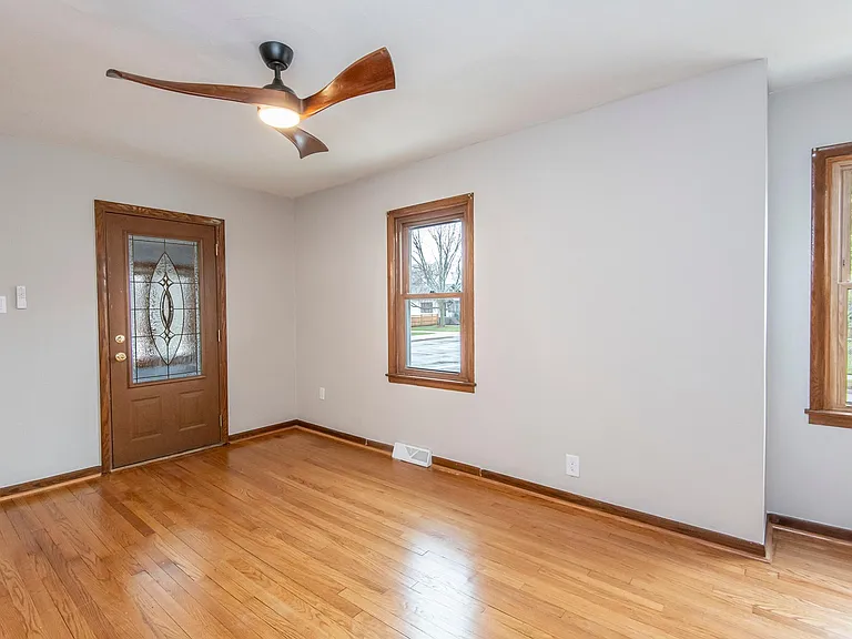 3500 S Clement Ave — Photo 29