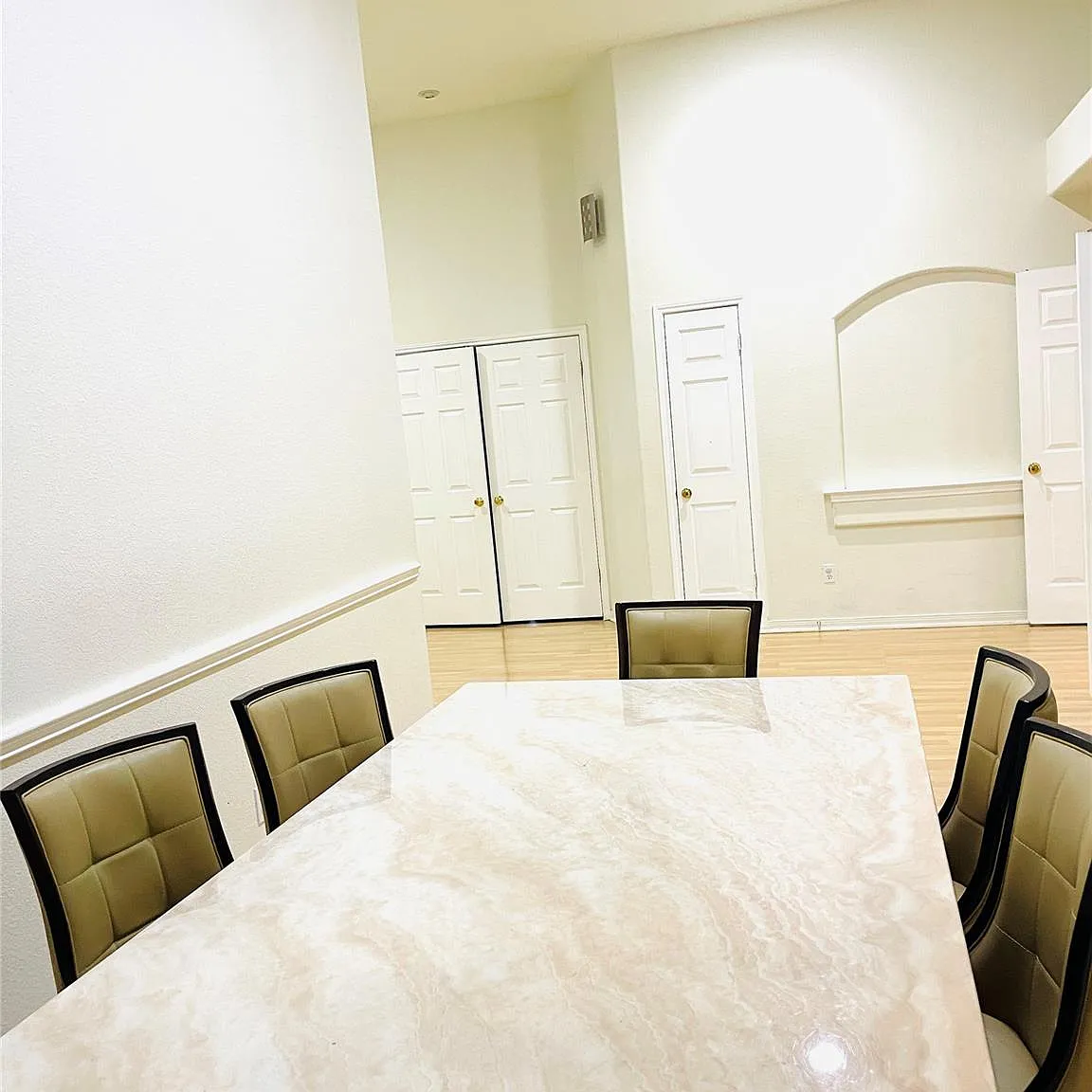 4 bed, 2.0 bath, 2277 sqft, $2,300 — Photo 4