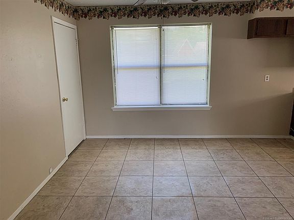 2nd image of 501 E Wood Pl