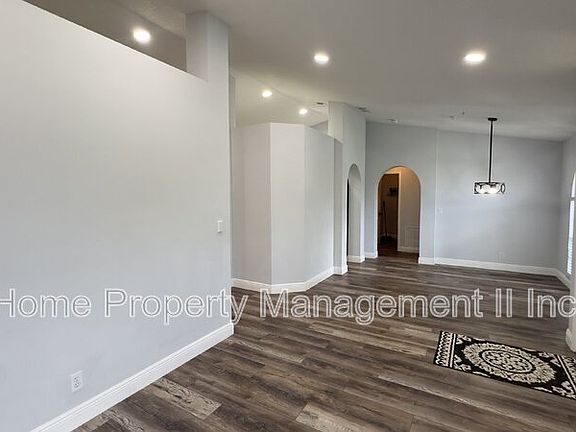4th image of 107 Saratoga Blvd W