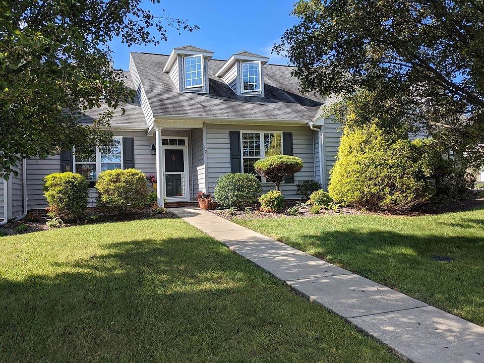1st image of 19 Whispering Oaks Dr