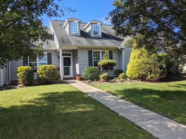 19 Whispering Oaks Dr, Staunton, VA 24401