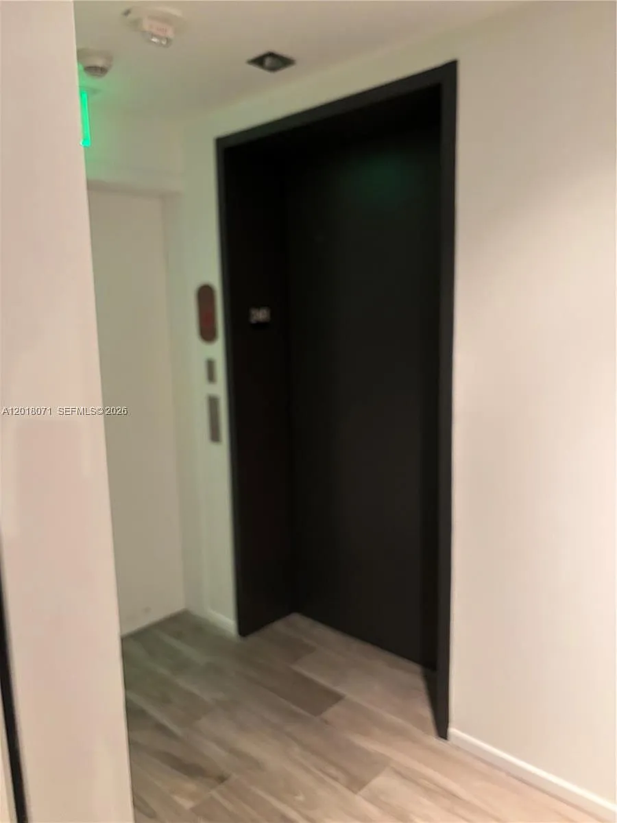 Building Photo - 801 S Miami Ave #2406