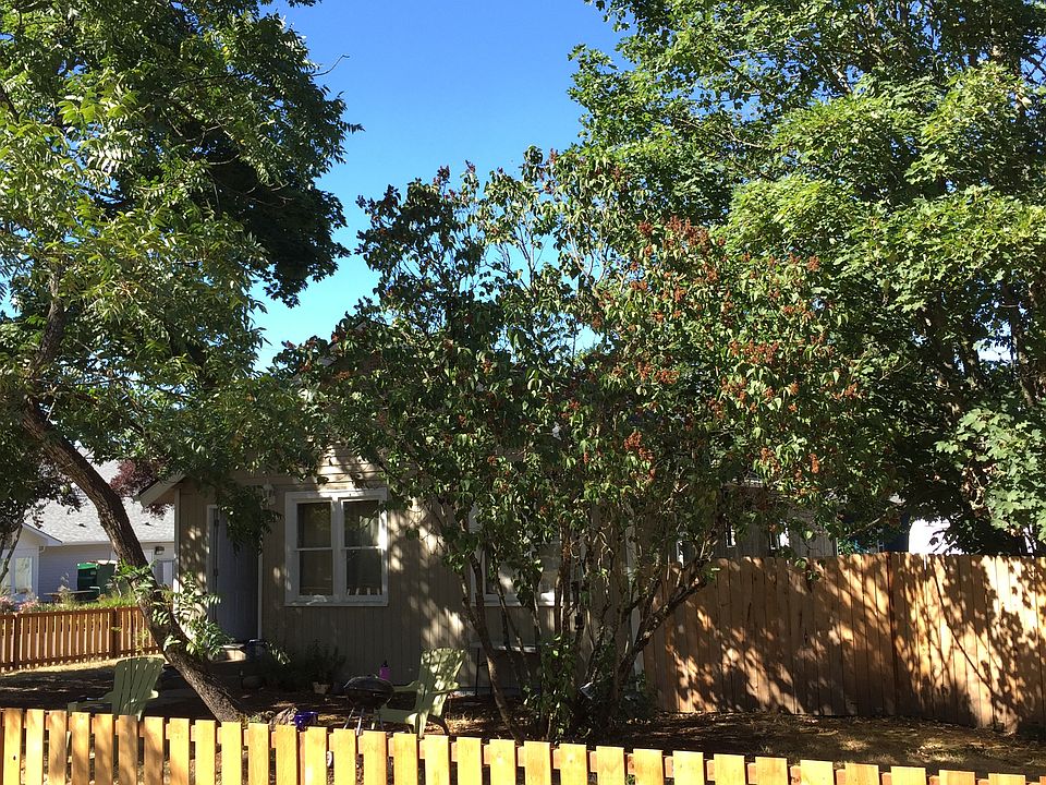 2nd image of 5703 NE Alberta St