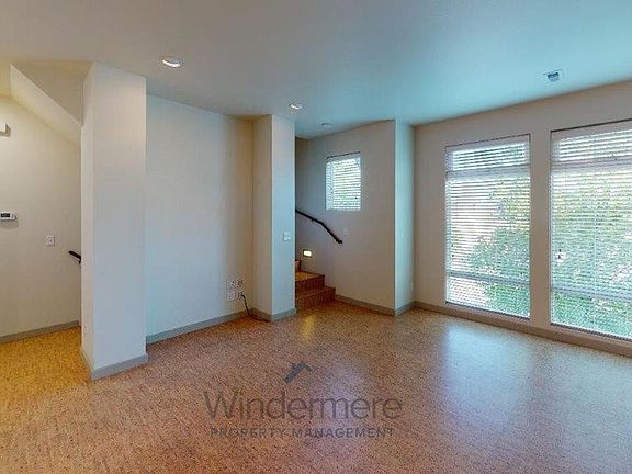 3rd image of 221 W Sumach St