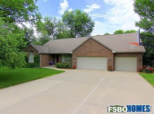 2755 Woodland Ct, West Des Moines, IA 50266