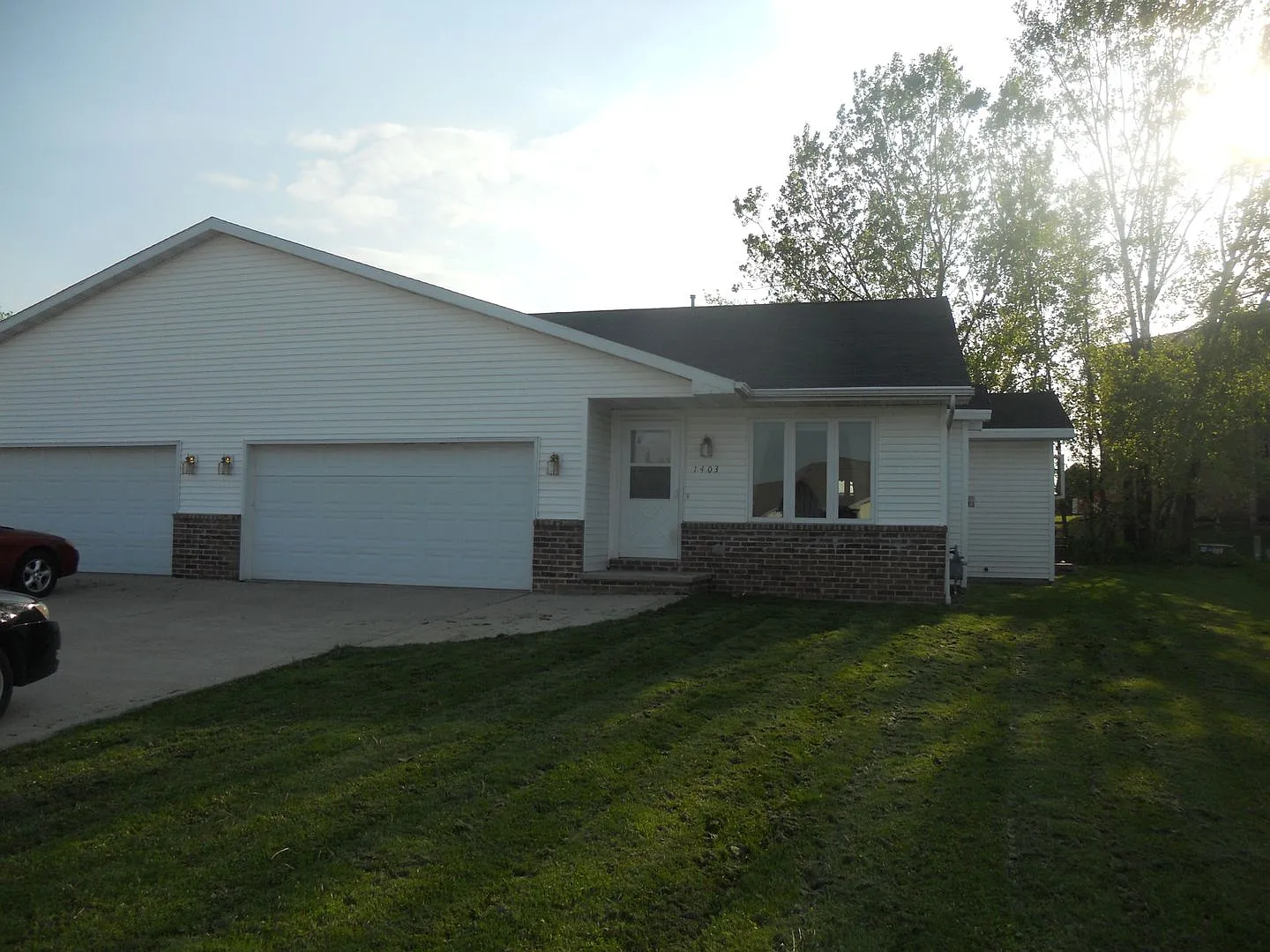 1403 Glenview Lane — Photo 1