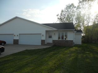 1403 Glenview Ln, Little Chute, WI 54140
