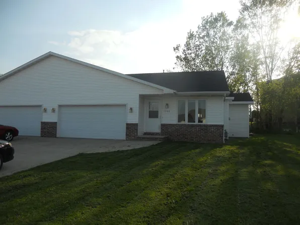 1403 Glenview Ln, Little Chute, WI 54140