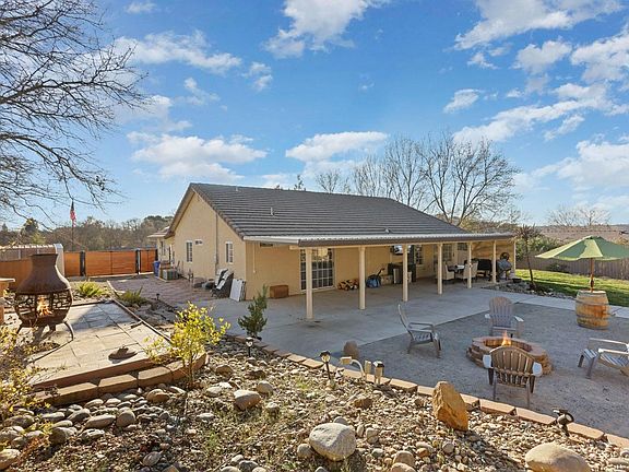 4th image of 2385 Meadowood Dr