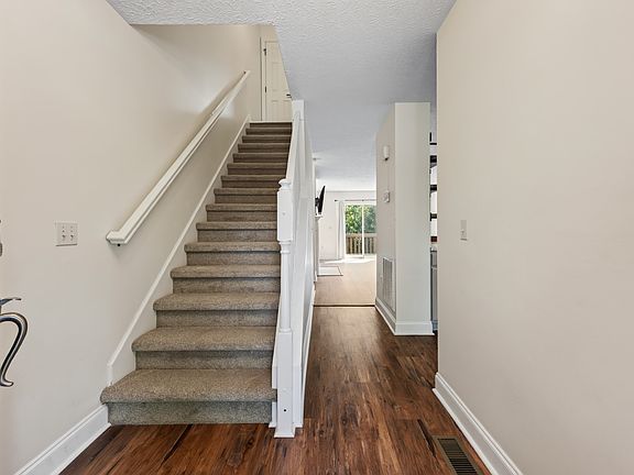 3rd image of 360 Willow Oak Dr
