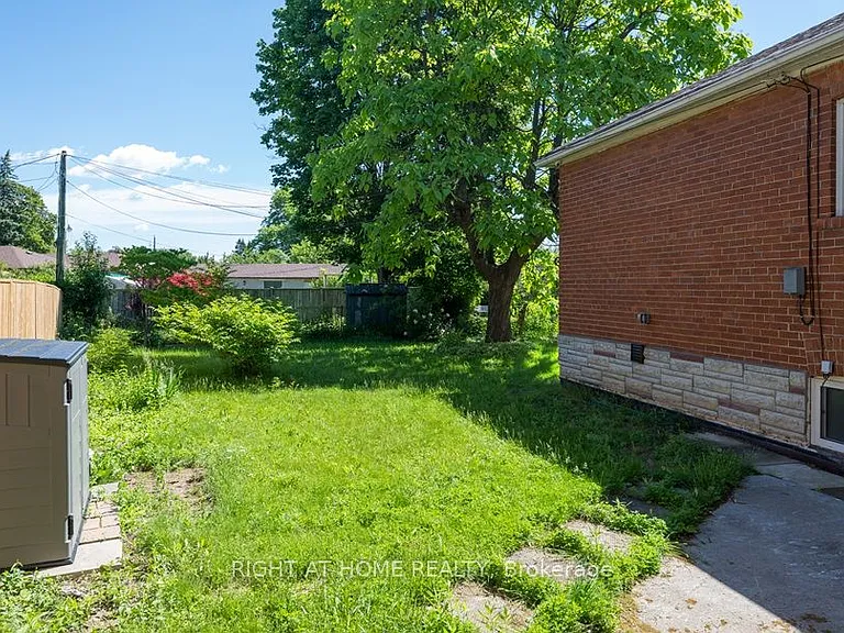 6 Bellvare Cres — Photo 27