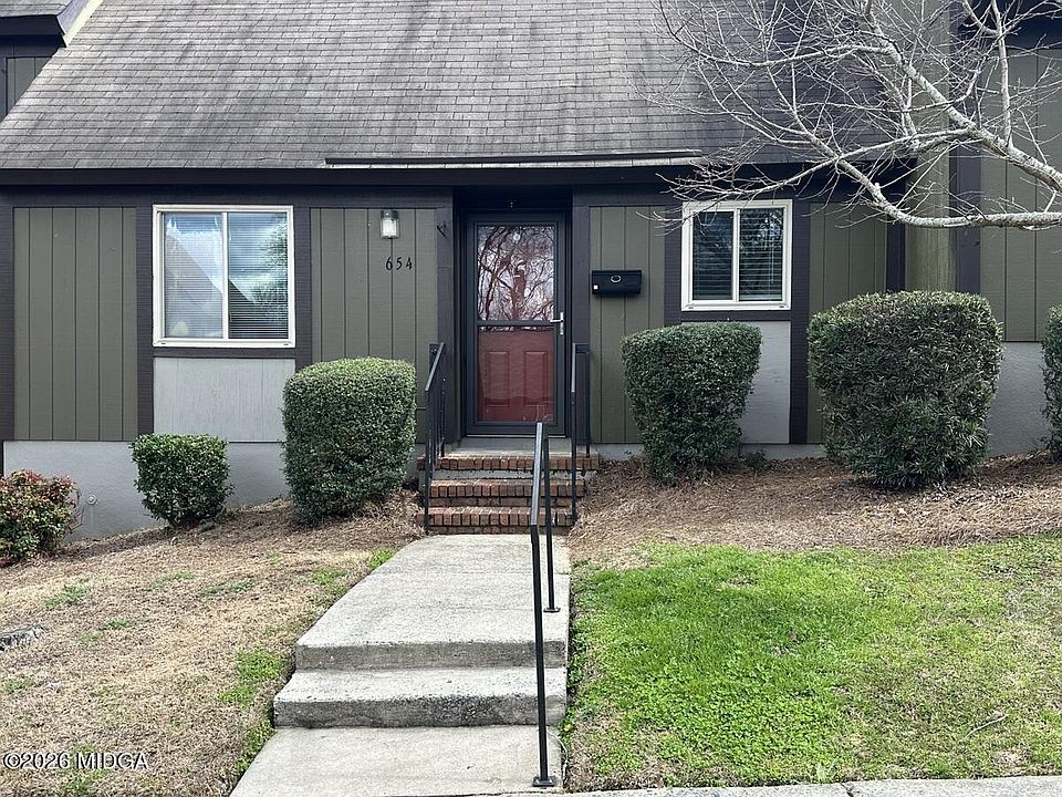 1st image of 654 Willow Creek Dr