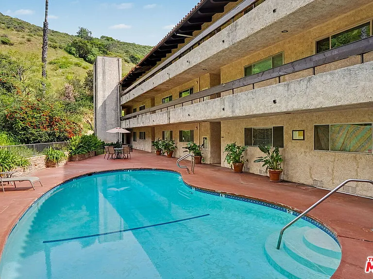 2700 Cahuenga Blvd #1203 — Photo 44