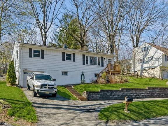 4th image of 64 Brooklyn Rd