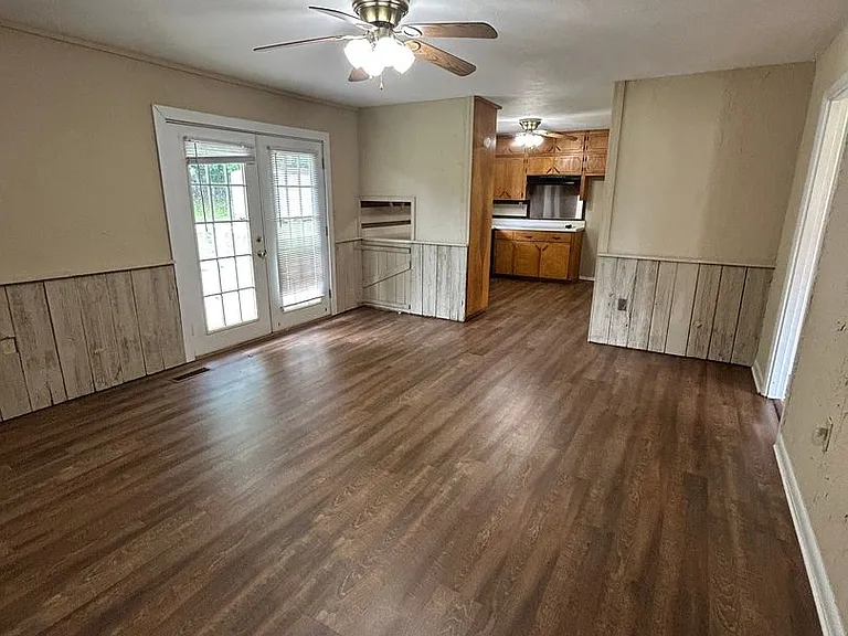 495 Becky Allen Cir — Photo 2