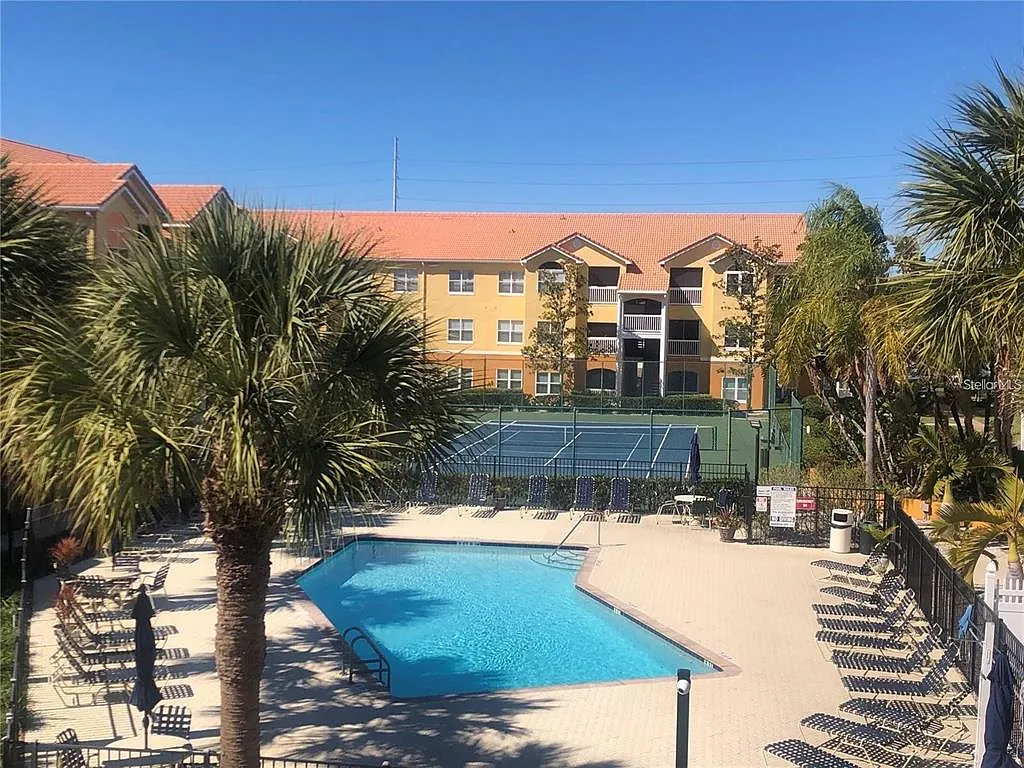 2 bed, 2.0 bath, 925 sqft, $1,800 — Photo 2