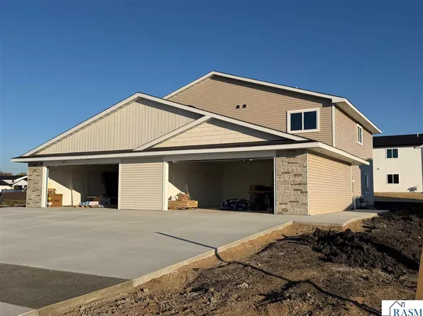 3202 Noble Dr, Mankato, MN 56001