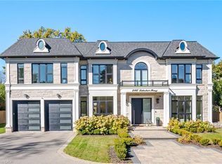 2107 Lakeshore Rd W, Oakville, ON L6L1G6