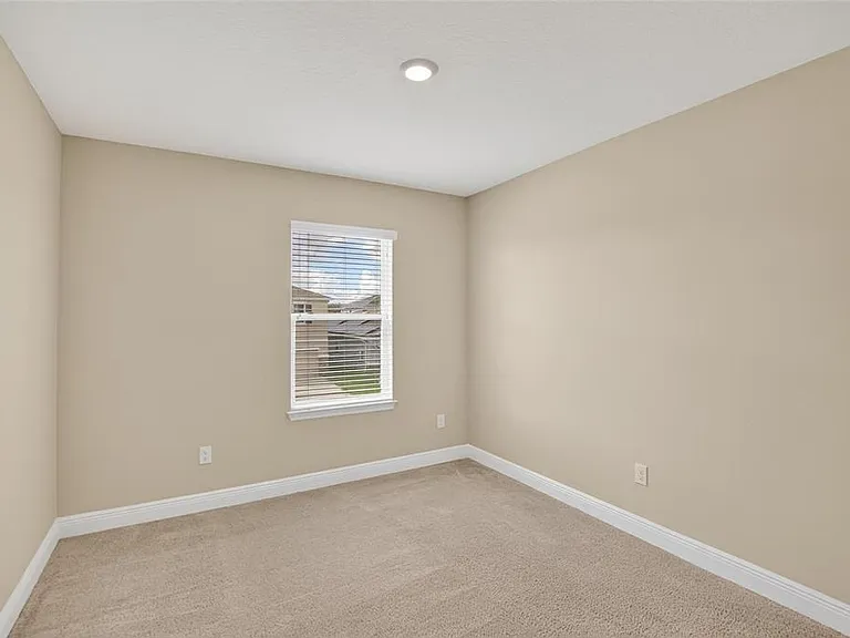 2546 Warren Acres Blvd — Photo 56