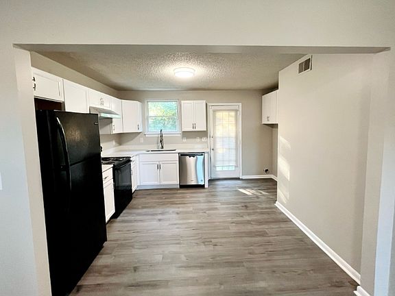 2nd image of 102 Old Trail Ct