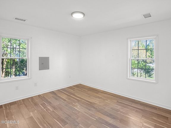3rd image of 28 Oak Ln