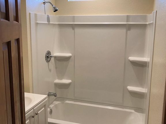 5th image of 1012 Sandalwood Dr