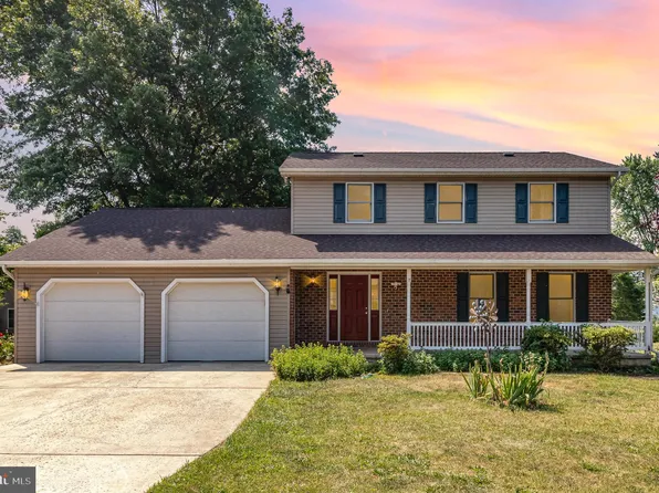 4 Greenfield Dr, Middletown, PA 17057